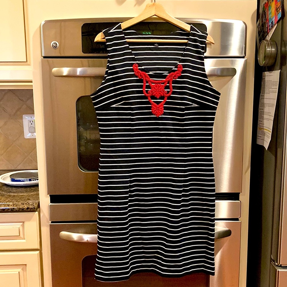 Sharagano size 12 navy and white body con mini dress with red bead work neckline